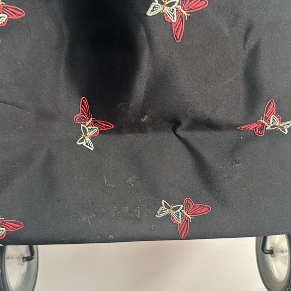 Luggage on wheels - Picture 3 of 5